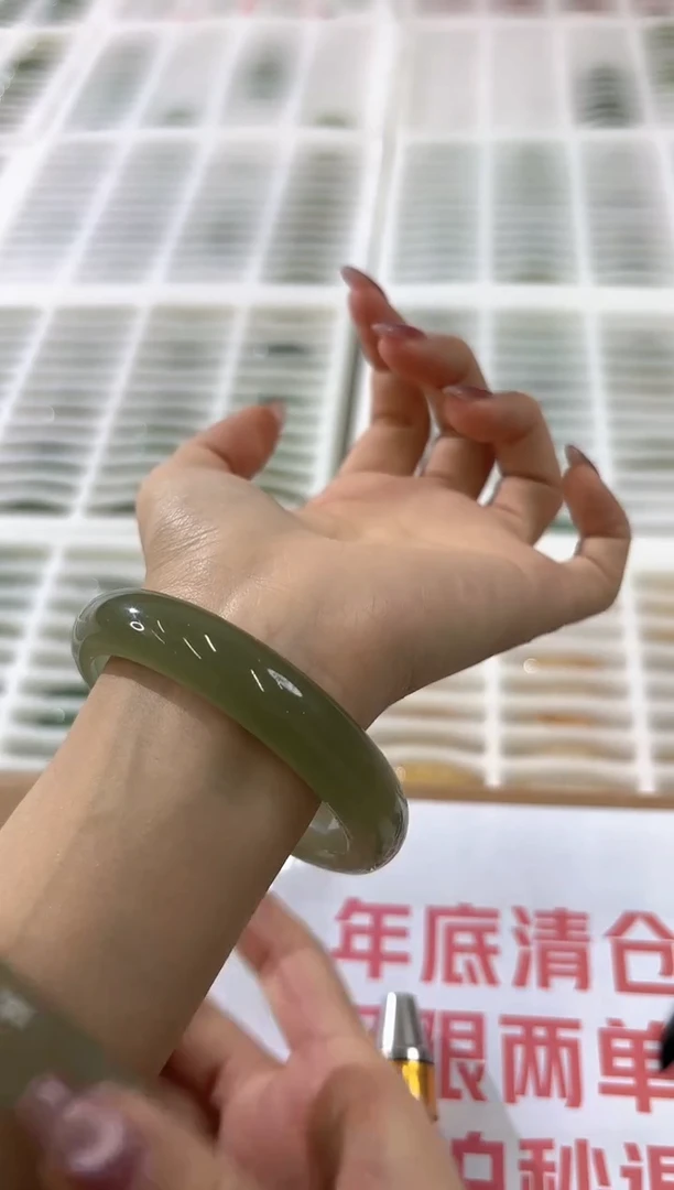 未镶嵌手镯石英质玉66-58D