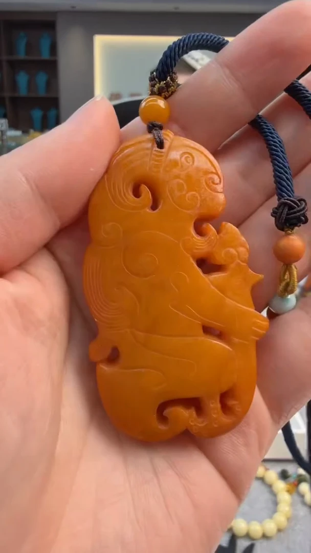 琥珀颈饰未镶嵌433秒拍号 假一罚三