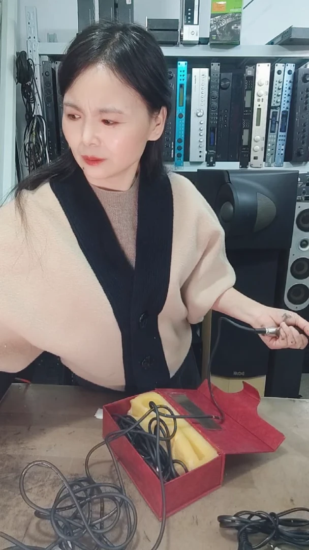 8新有线话筒一个，不包邮费