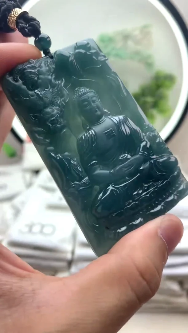 颈饰未镶嵌翡翠大日如来