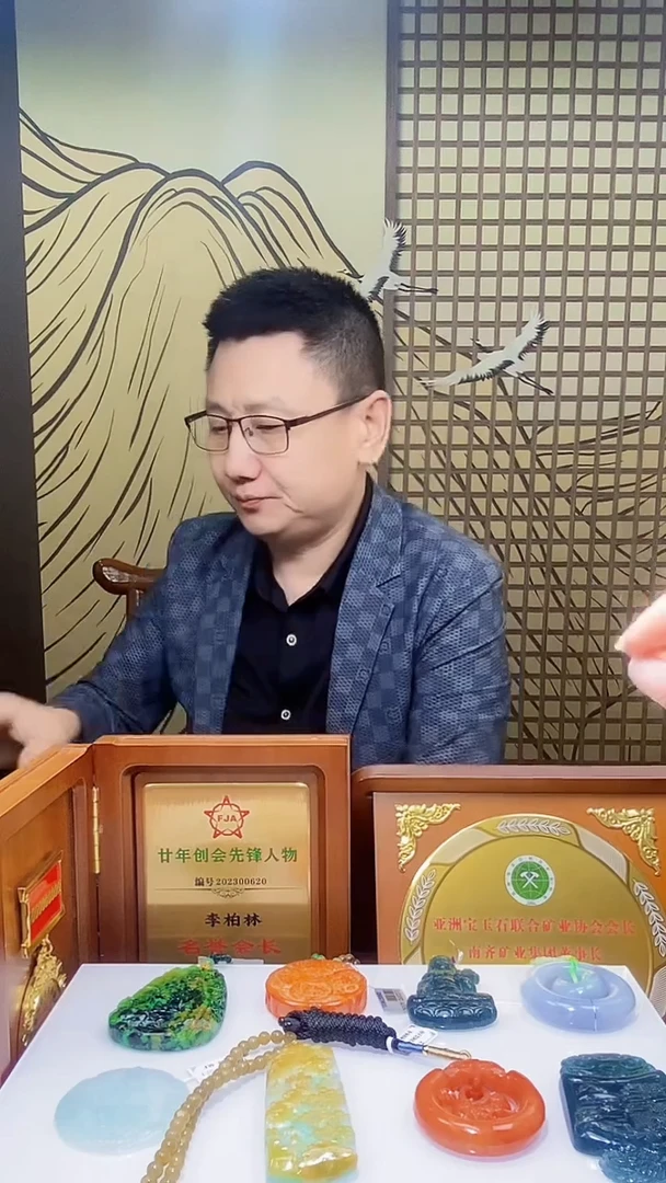 未镶嵌定制翡翠董*天KK翡翠毛货吊坠-