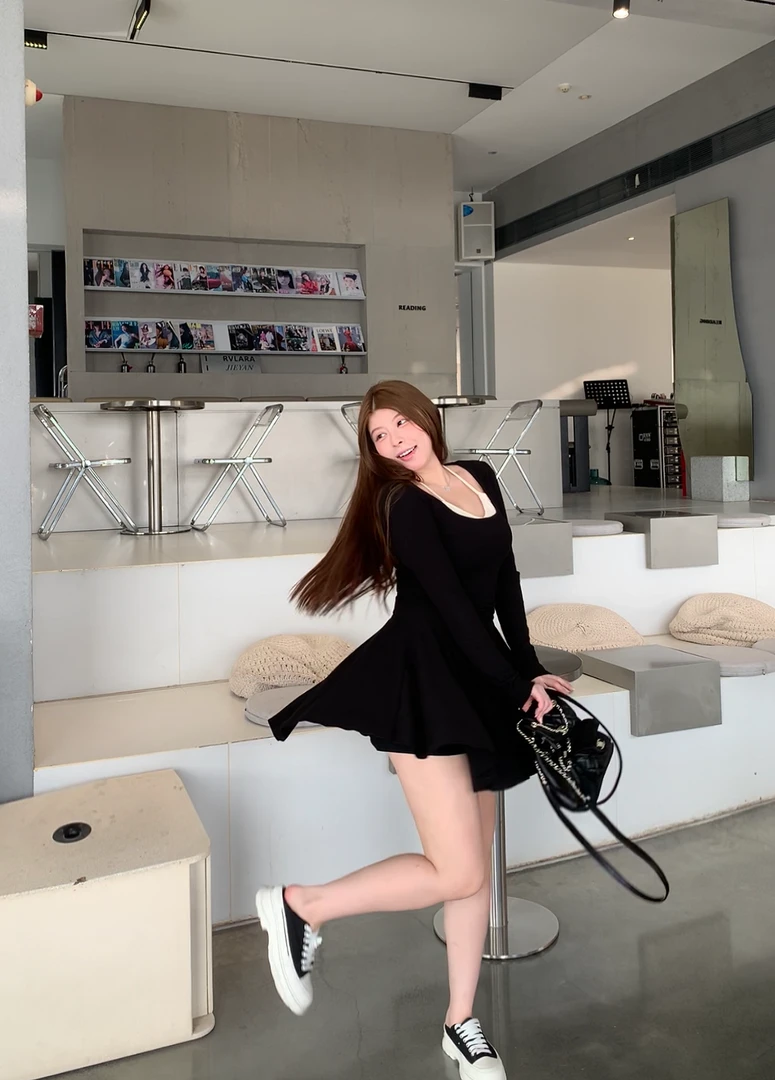 椿日栗 法式纯欲辣妹加绒连衣裙秋冬新款假两件收腰显瘦A字短裙