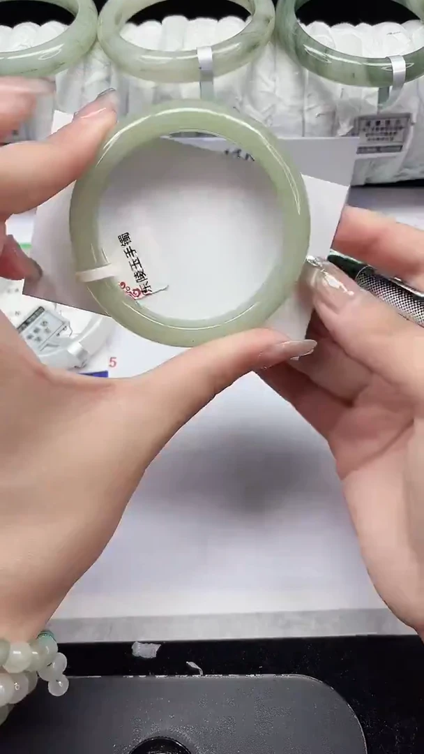 未镶嵌手镯石英质玉242-53/54