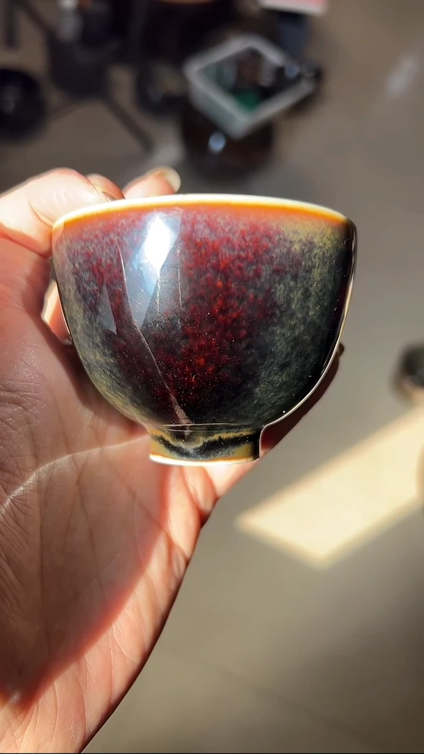 特色窑变色的鸡心杯
