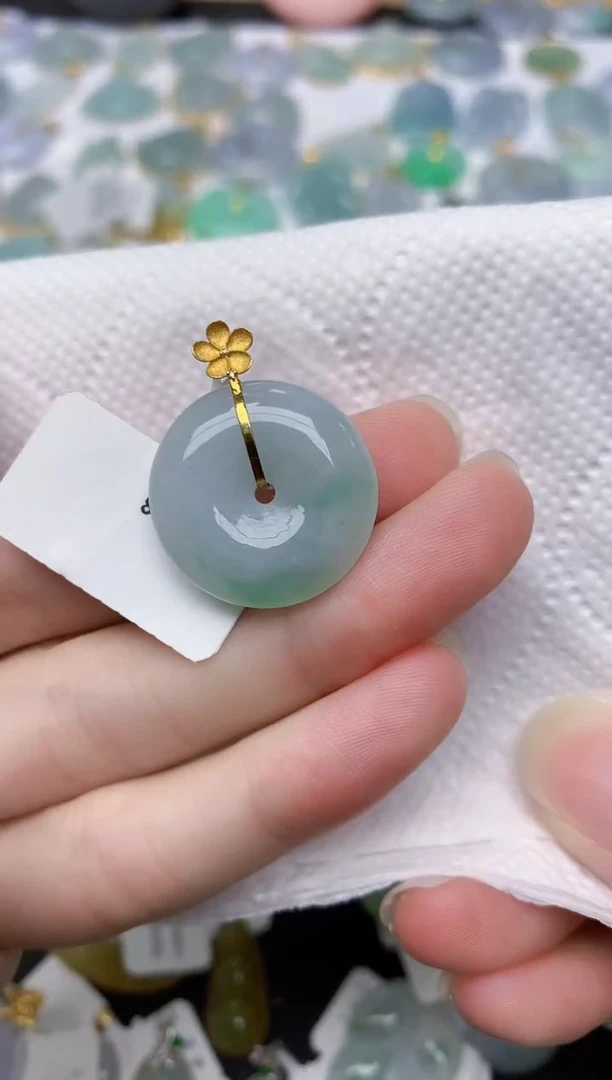 翡翠18K金镶嵌颈饰天然A货翡翠