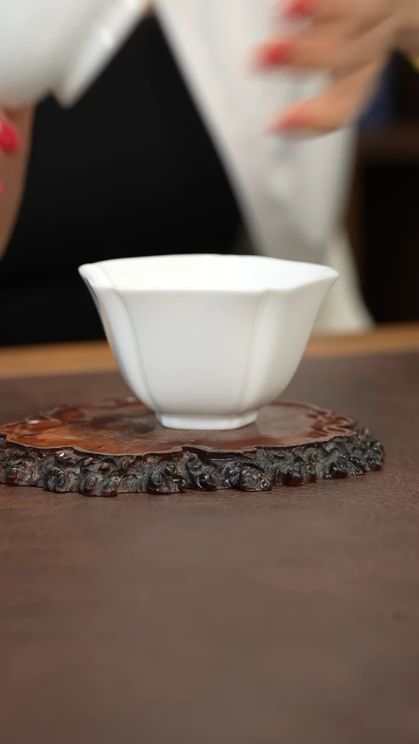 景德镇白胎花口杯