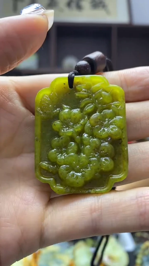 未镶嵌岫玉挂件