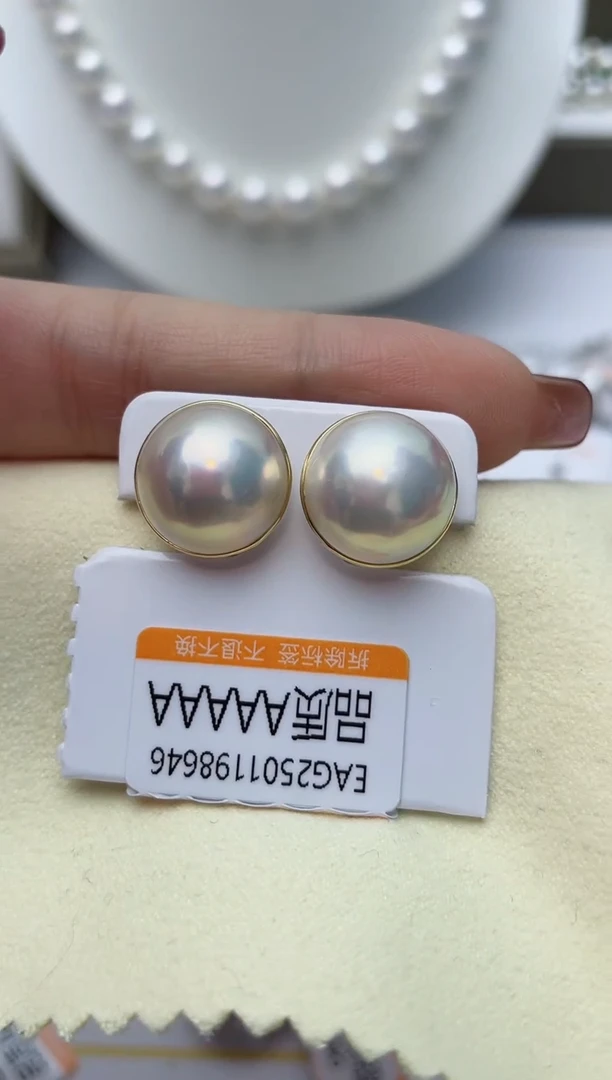 【闪购商品】拼合珍珠（马贝珠）耳饰18K金镶嵌W82