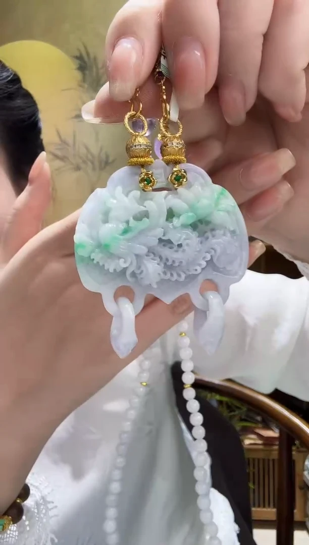 颈饰未镶嵌翡翠吊坠