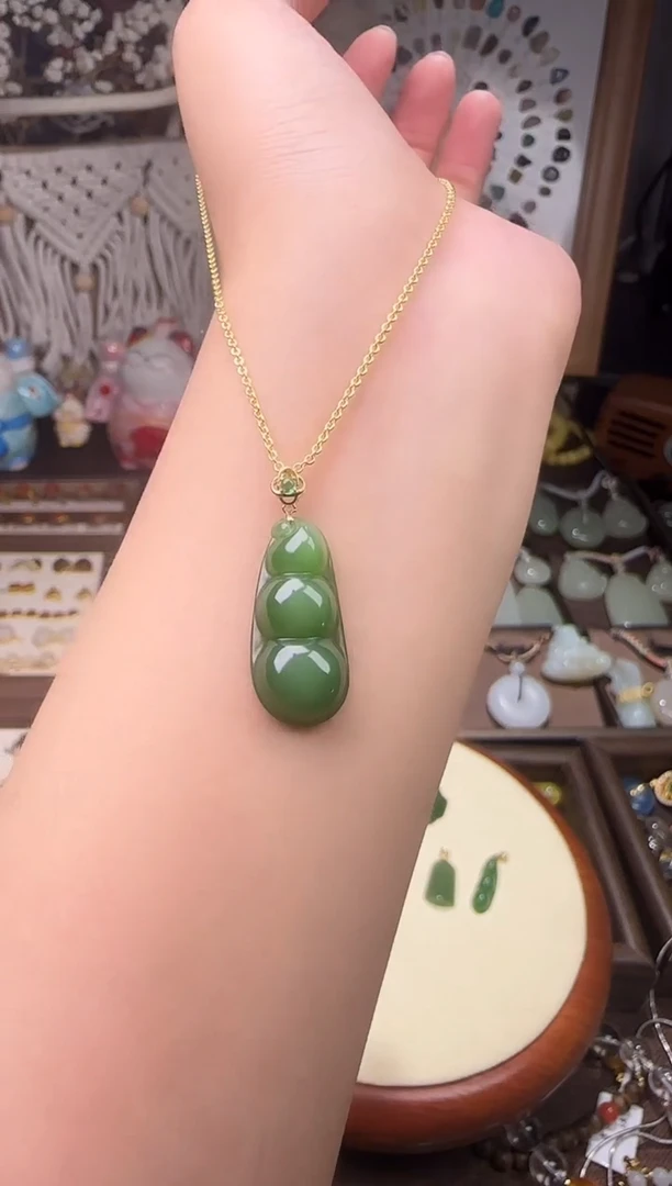 天然辰砂和田玉吊坠