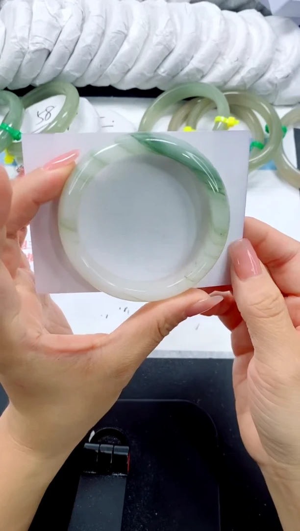 未镶嵌手镯石英质玉10-56.7