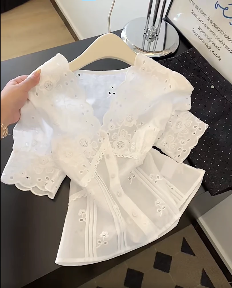 夏季新款法式钩花刺绣缕空V领短袖衬衫女小众泡泡袖别致开衫衬衣