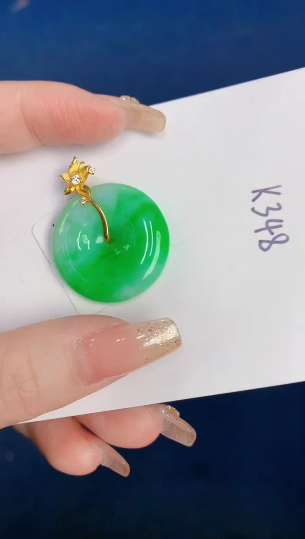 颈饰18K金镶嵌翡翠缅甸天然翡翠A货