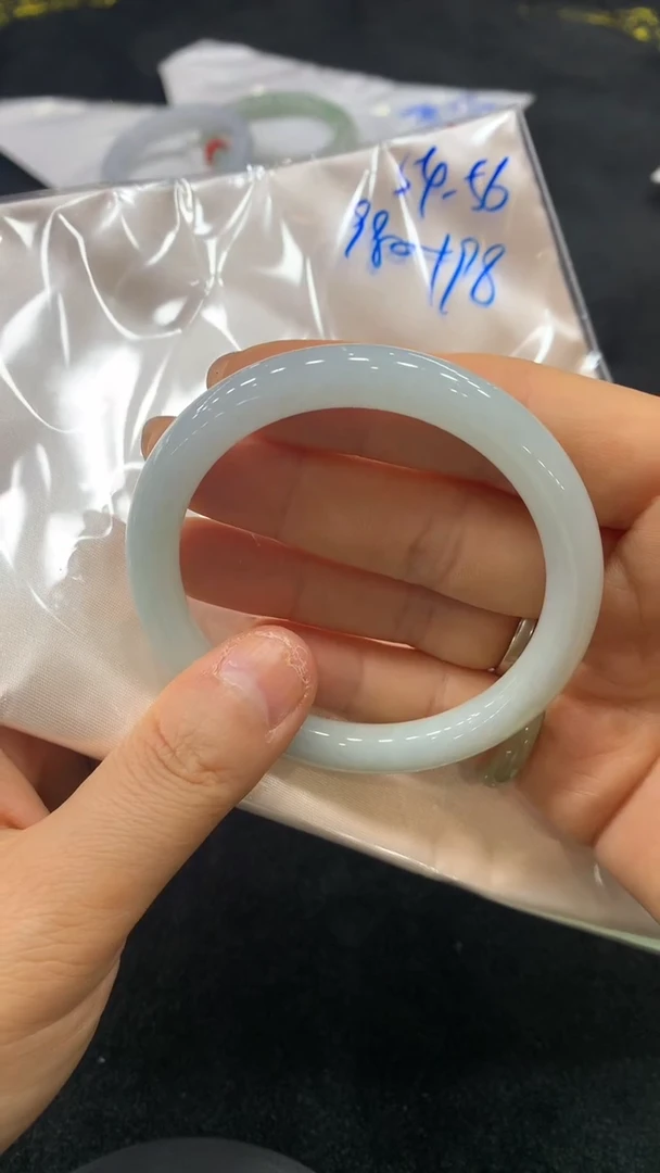 未镶嵌手镯翡翠圆条54-56买断价不退换