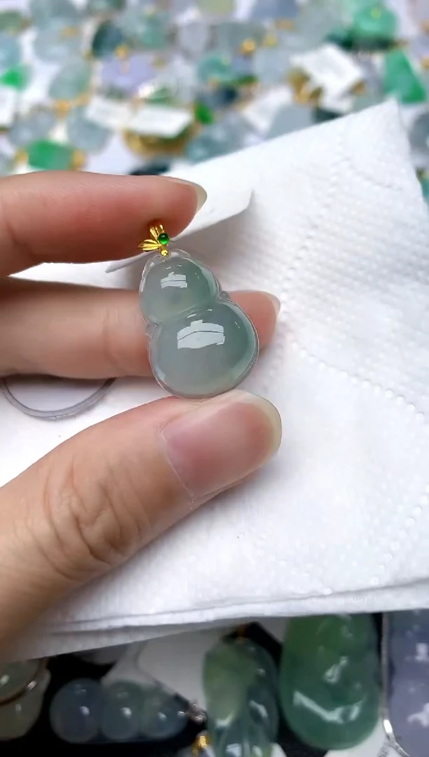 颈饰18K金镶嵌翡翠天然A货翡翠