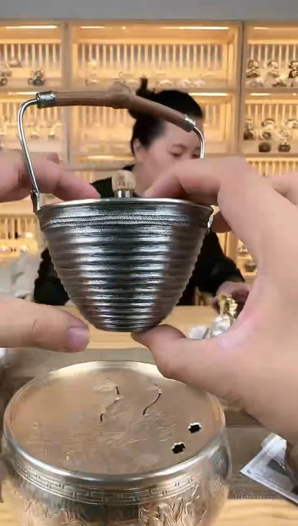 【闪购商品】足银999线条斗笠熏色提梁泡茶壶