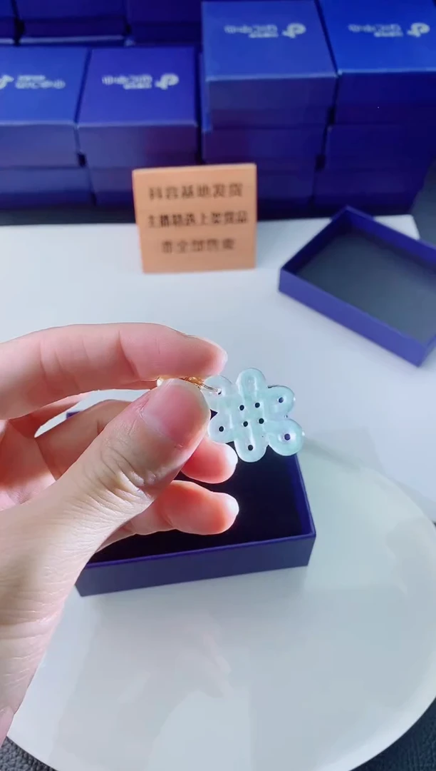 翡翠未镶嵌颈饰