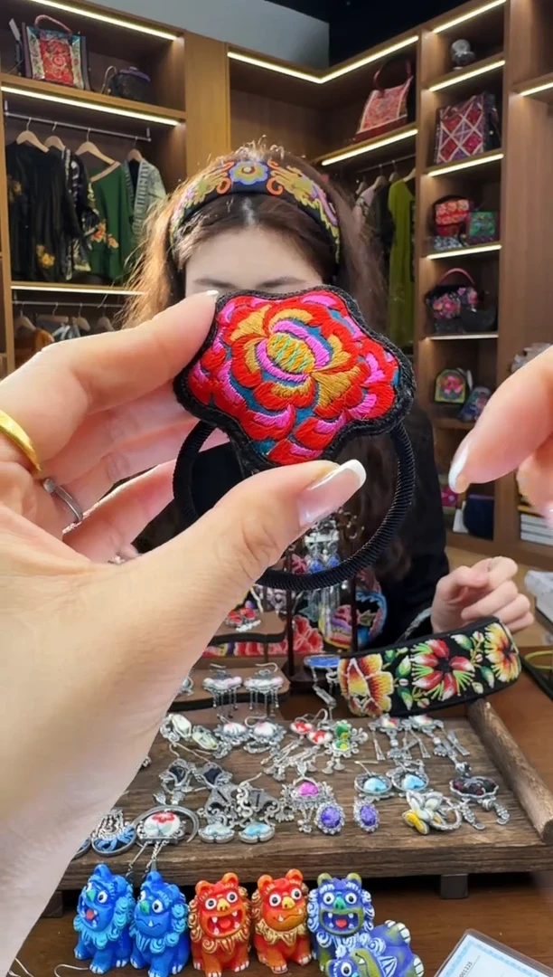 【闪购商品】织绣45黔东南苗族刺绣