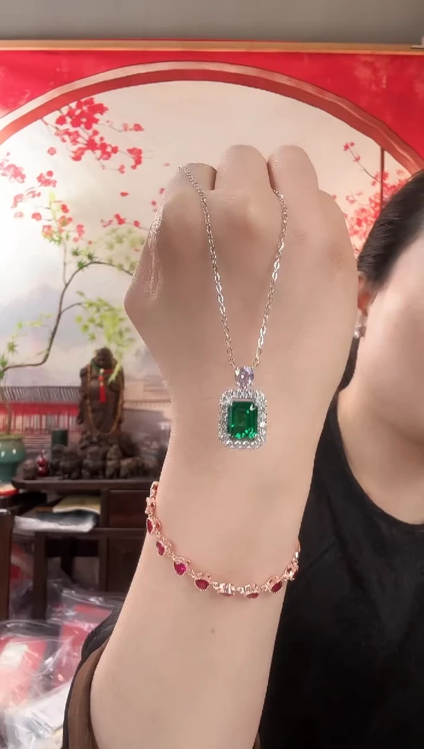 主播定制链接 绿色吊坠5ct