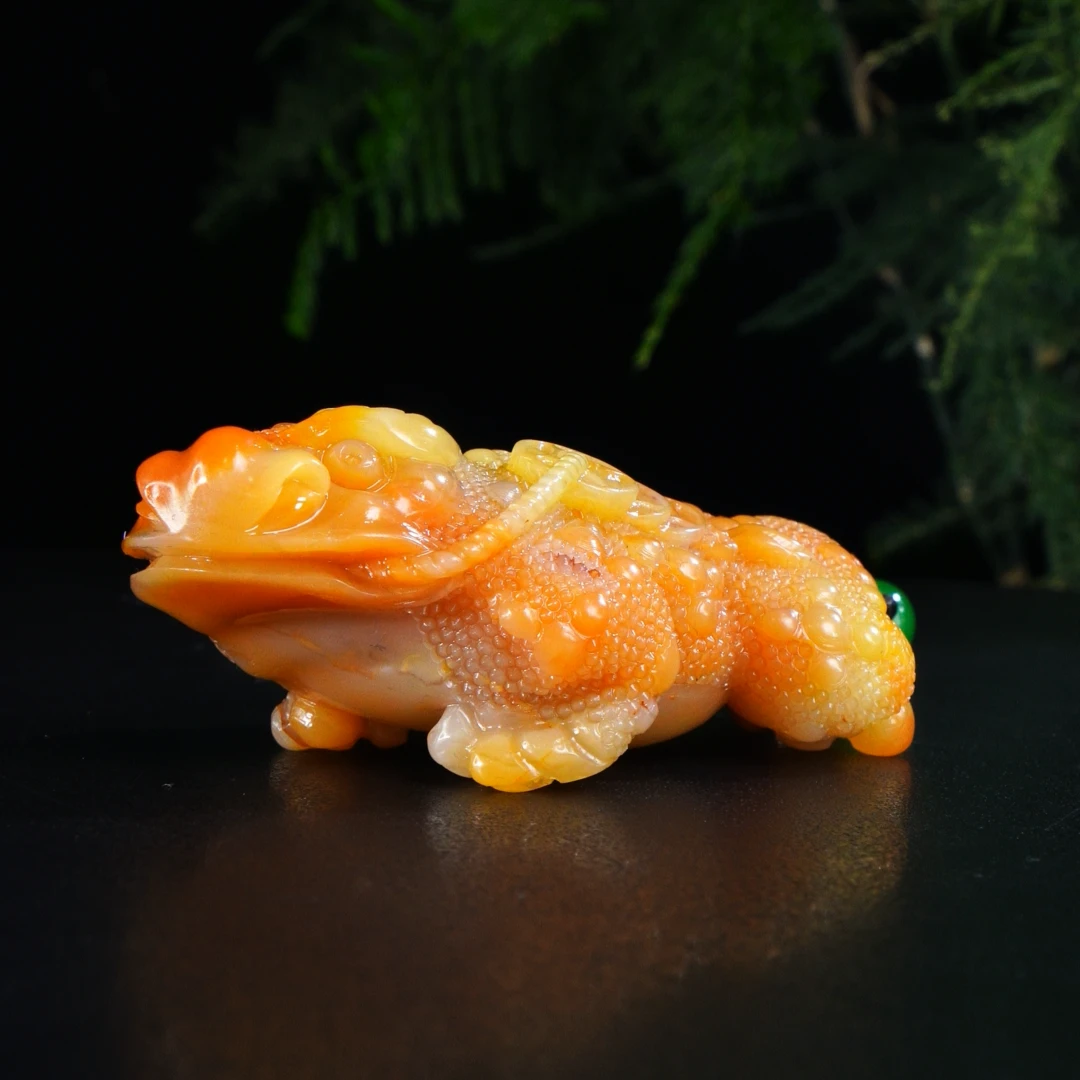 寿山石松柏岭三足金蟾手把件92.7克7.6x4.2x3cm