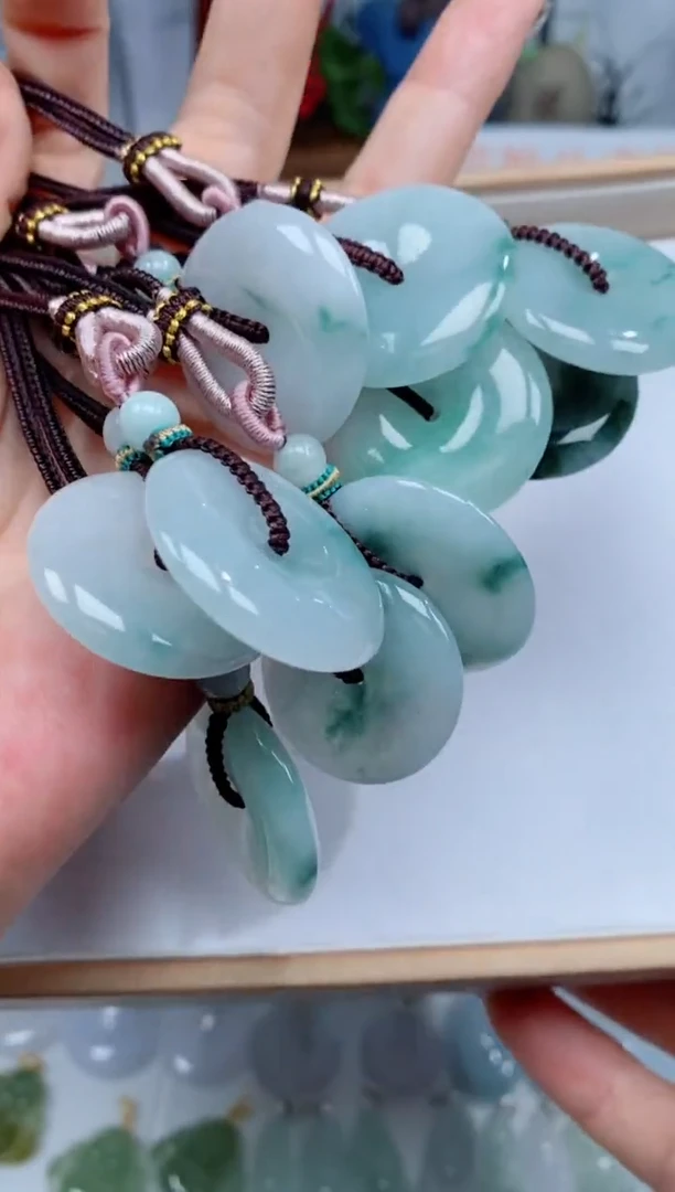 翡翠未镶嵌颈饰吊坠团购多样性发一件