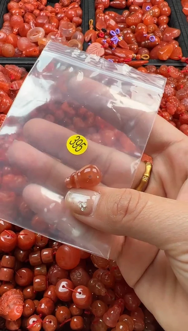 【闪购商品】南红玛瑙颈饰未镶嵌1