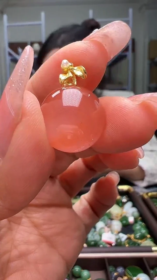 未镶嵌颈饰玛瑙/玉髓（多样性发货.发其一)12.28.77