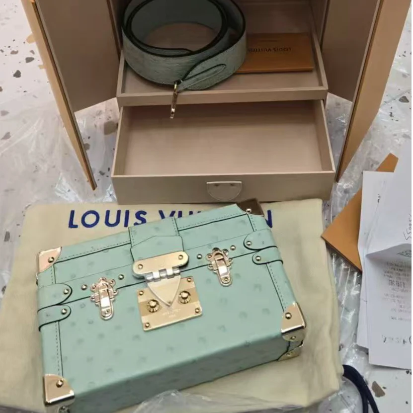 全新未使用 LouisVuitton/路易威登 LV 鸵鸟皮 硬盒子 绿色