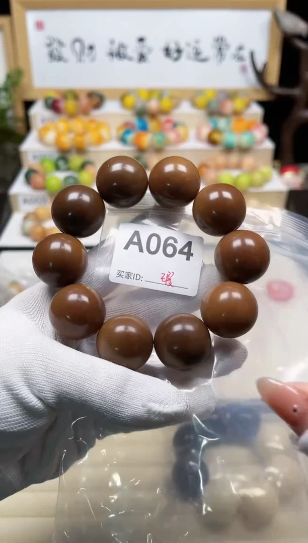 白玉菩提吊坠064卡24干磨圆珠瑕
