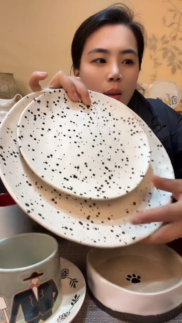 【闪购商品】瓷片底部瑕疵  大小盘2件 介意勿拍