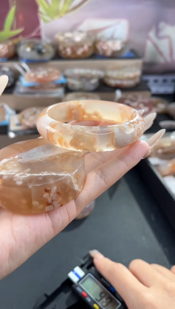 未镶嵌手镯石英质玉56