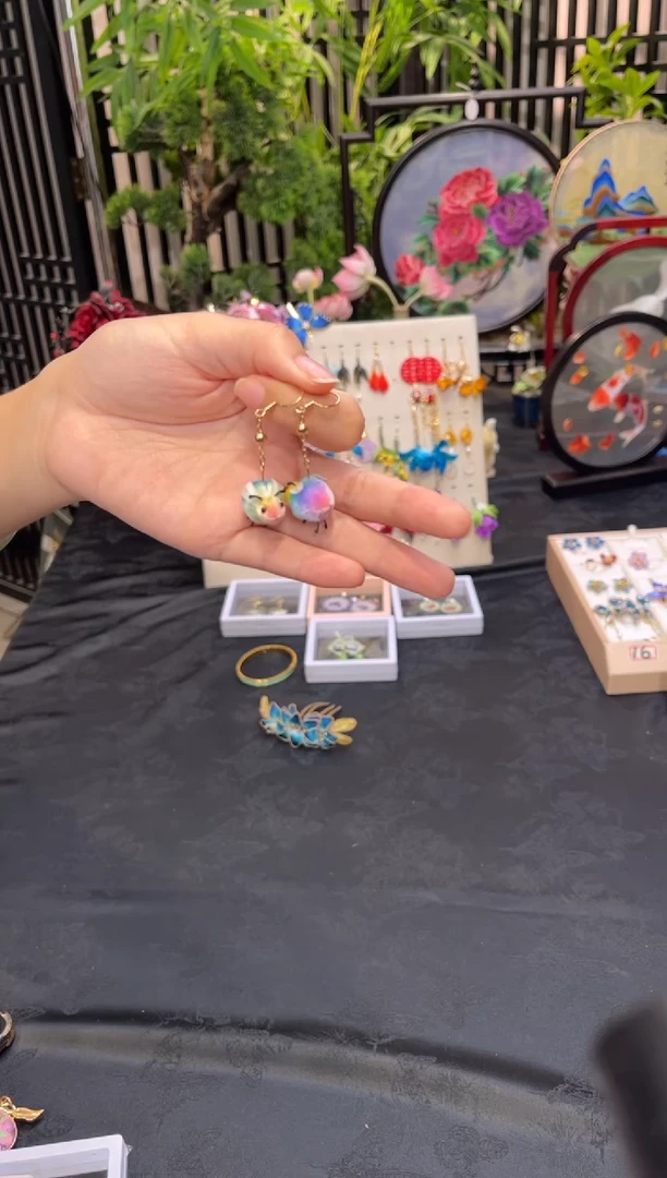 织绣有***空非遗苏绣手工饰品