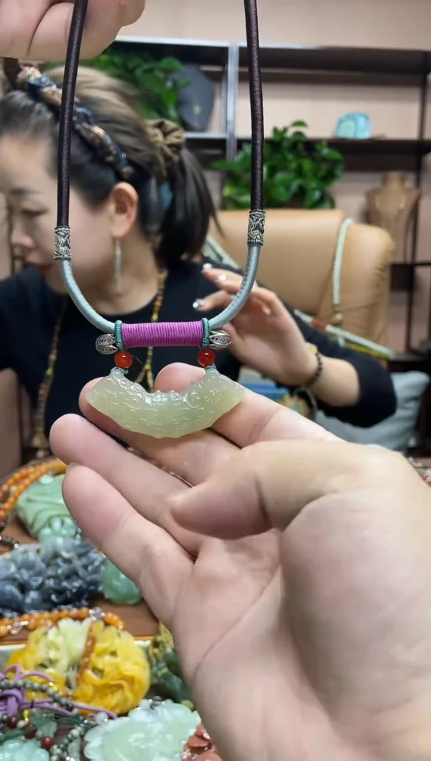 未镶嵌岫玉吊坠·