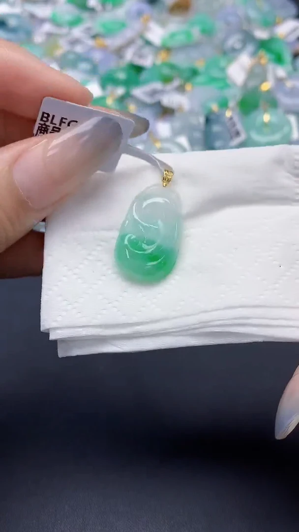 翡翠18K金镶嵌颈饰天然缅甸a货翡翠