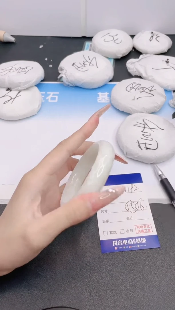 和田玉手镯未镶嵌25G191-56