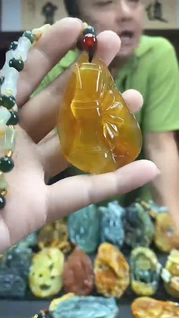 蛇纹石玉未镶嵌吊坠·