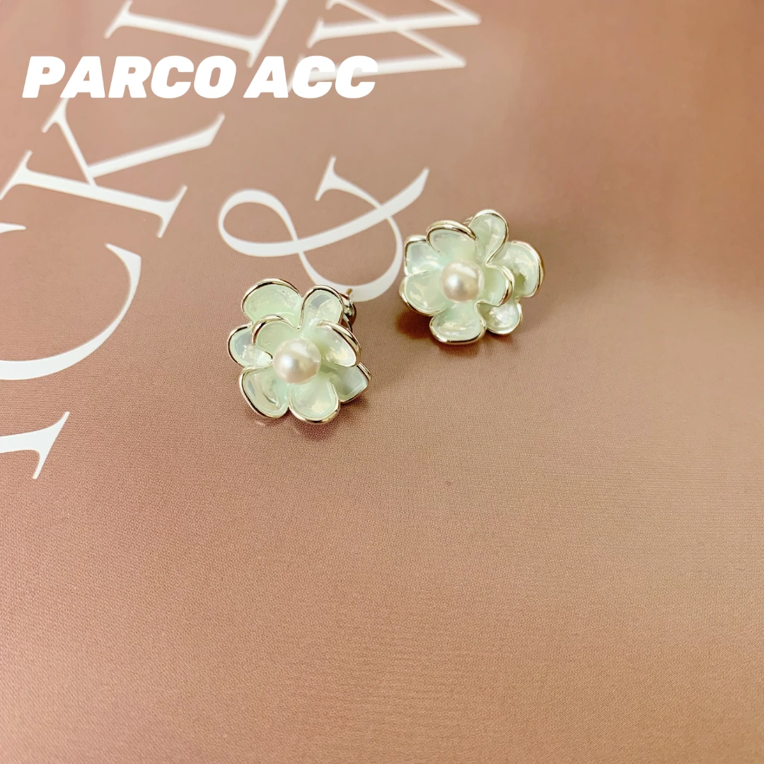 铜合金仿珍珠耳饰 TB504 CHROMA簇拥水绿小花耳钉