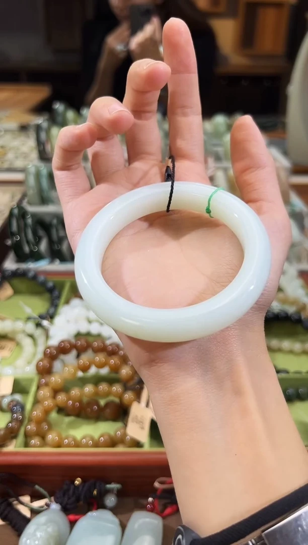 未镶嵌手镯和田玉且末料金山白玉手镯圈口57