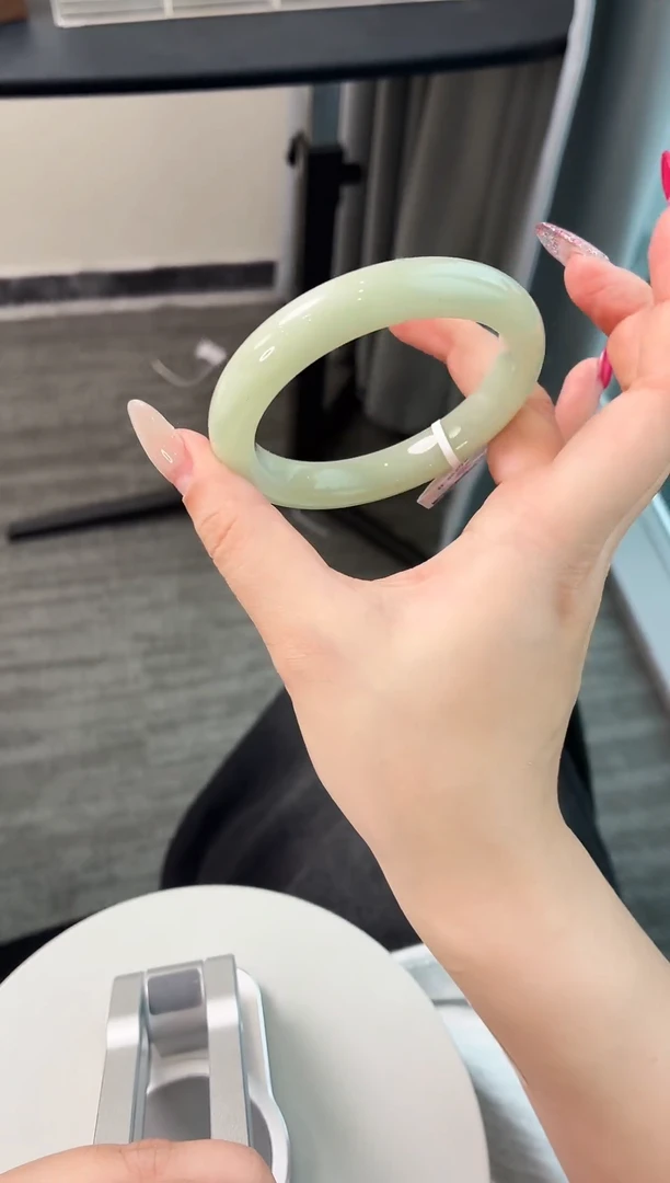 未镶嵌手镯石英质玉96.54