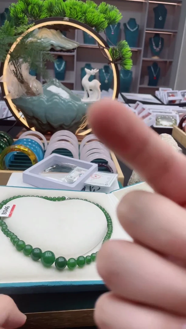 颈饰未镶嵌和田玉（碧玉）B046