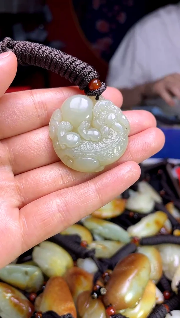 和田玉未镶嵌颈饰1