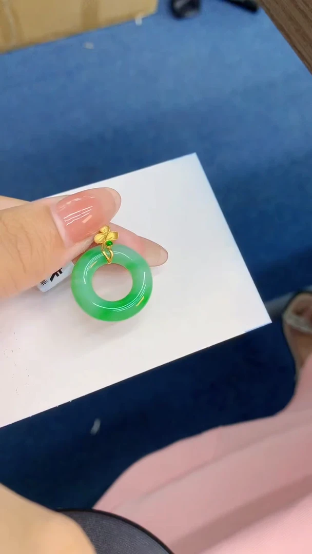 翡翠18K金镶嵌颈饰           1