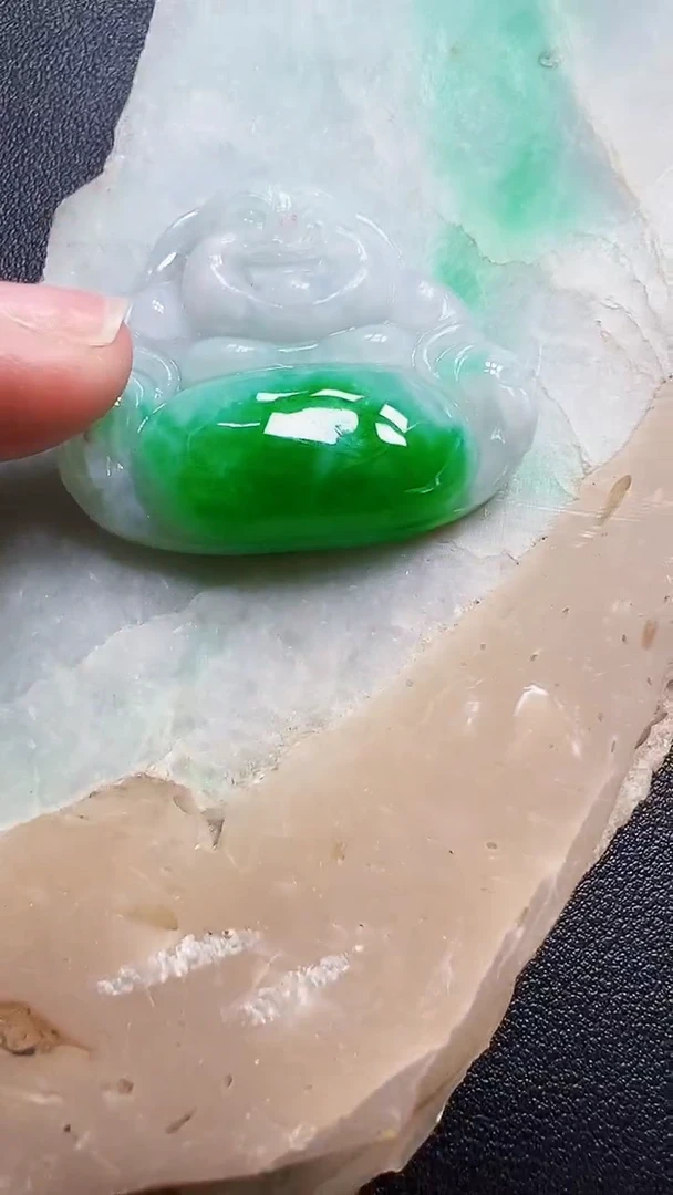 颈饰未镶嵌翡翠佛
