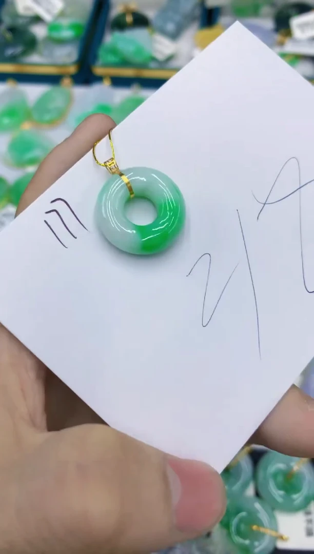 翡翠18K金镶嵌颈饰1111111111