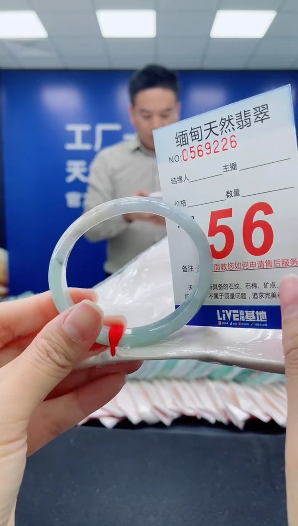 未镶嵌手镯翡翠天然翡翠手镯