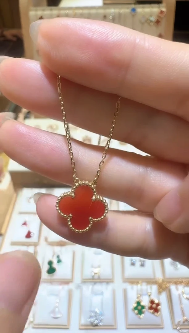 玛瑙/玉髓项链18K金镶嵌红花