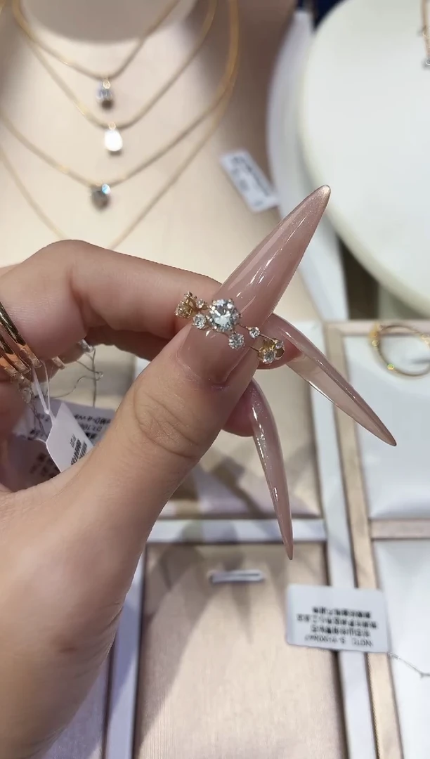 18K金镶嵌实验室培育钻石16圈星河戒指