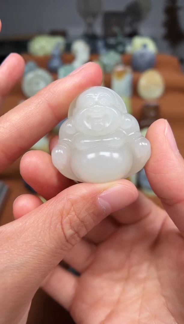 和田玉未镶嵌颈饰佛公