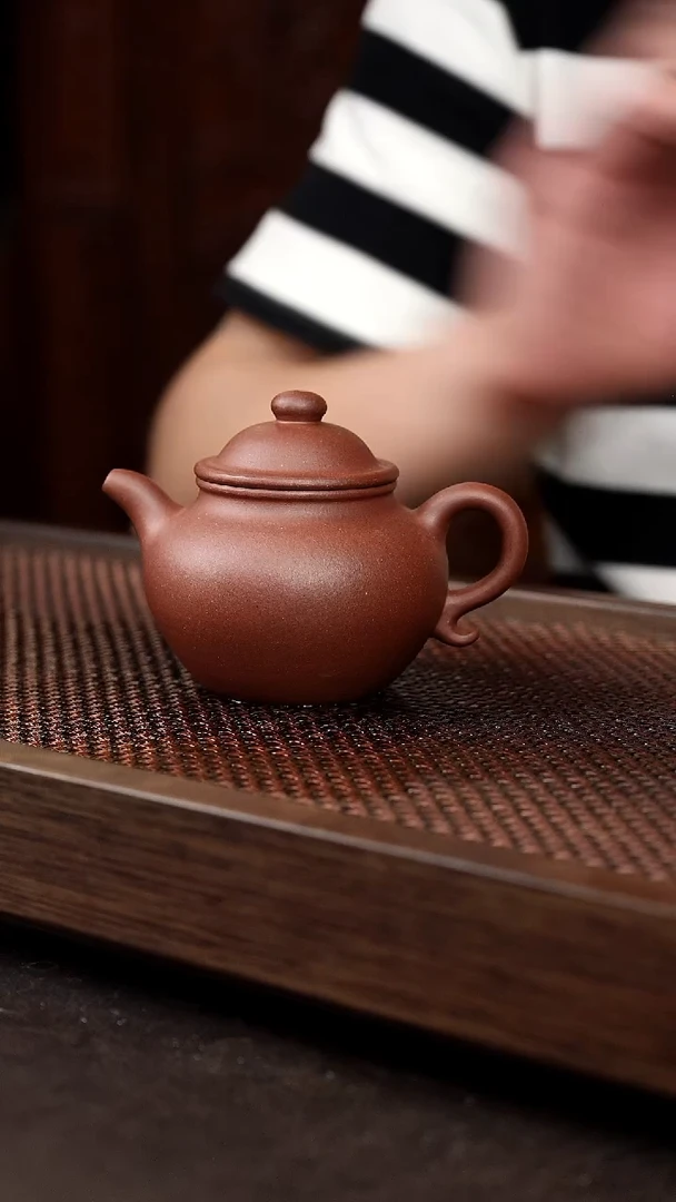 茶壶紫砂底槽清莲子