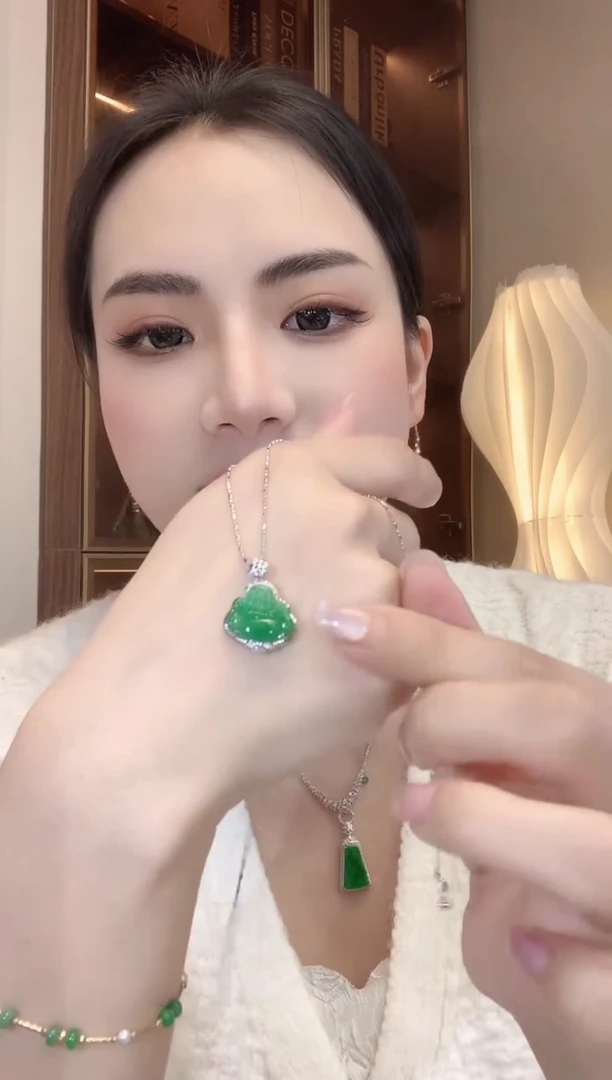 【闪购商品】翡翠吊坠(不含链)18K金镶嵌A3